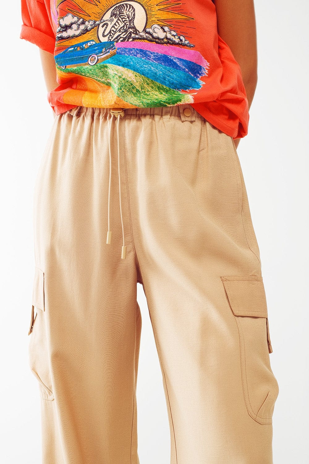 Q2 Women's Pants & Trousers Relaxed Cargo Pants With Drawstring In Beige