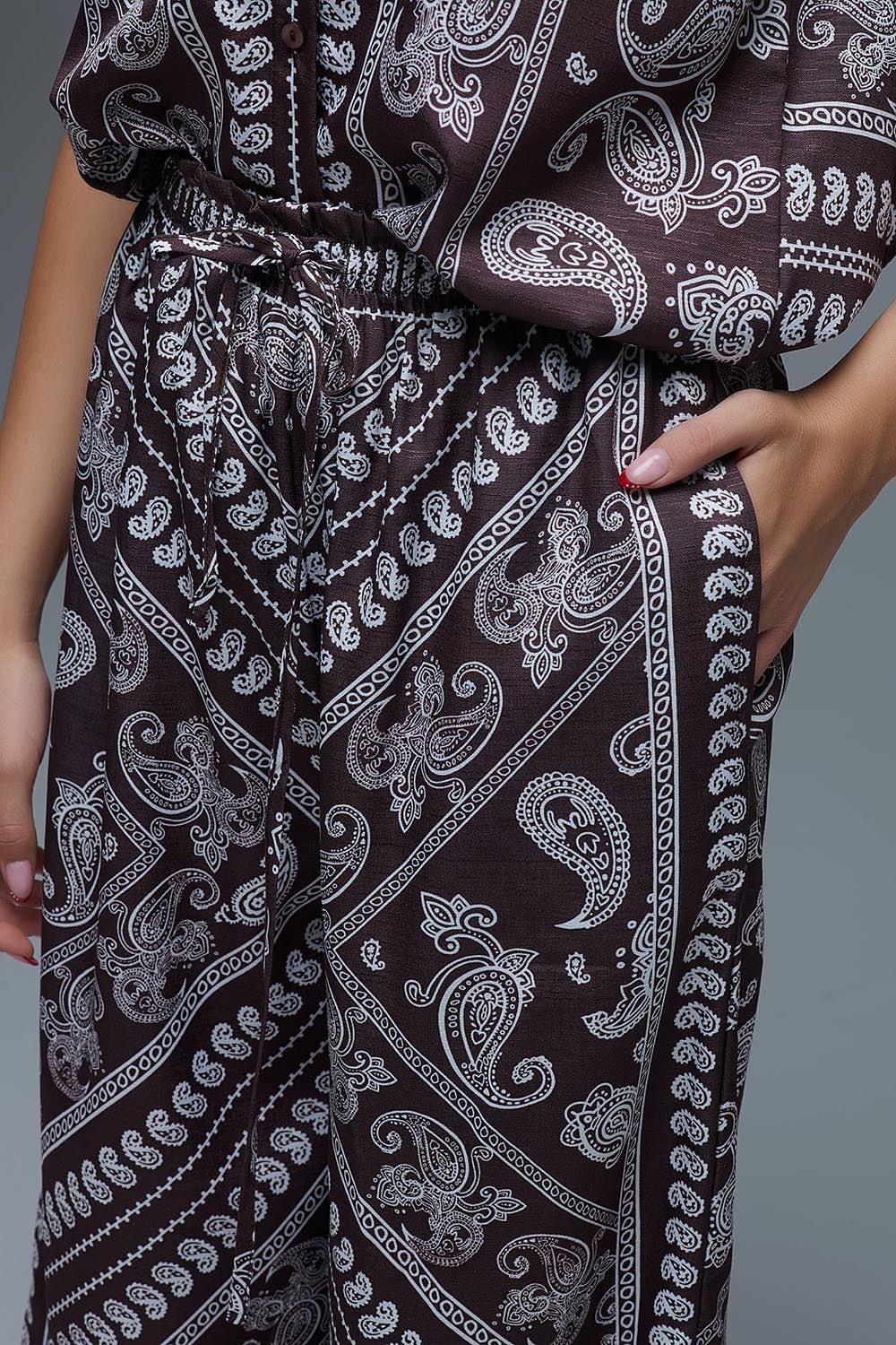 Q2 Women's Pants & Trousers Relaxed Paisley Print Pants With Adjustable Drawstring In Brown