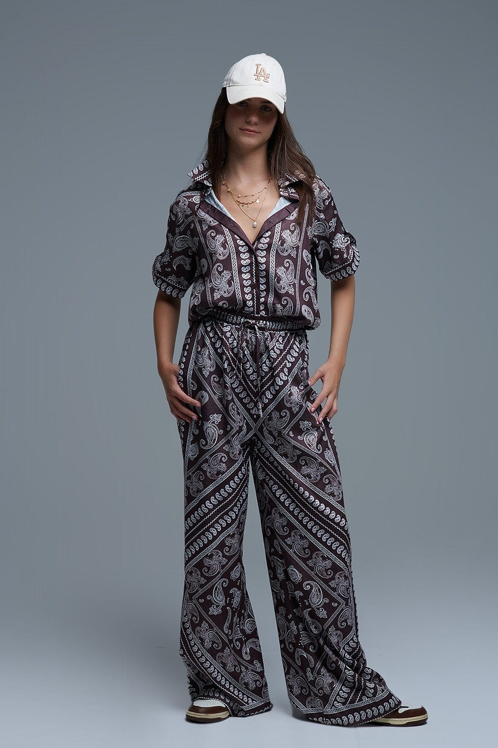 Q2 Women's Pants & Trousers Relaxed Paisley Print Pants With Adjustable Drawstring In Brown