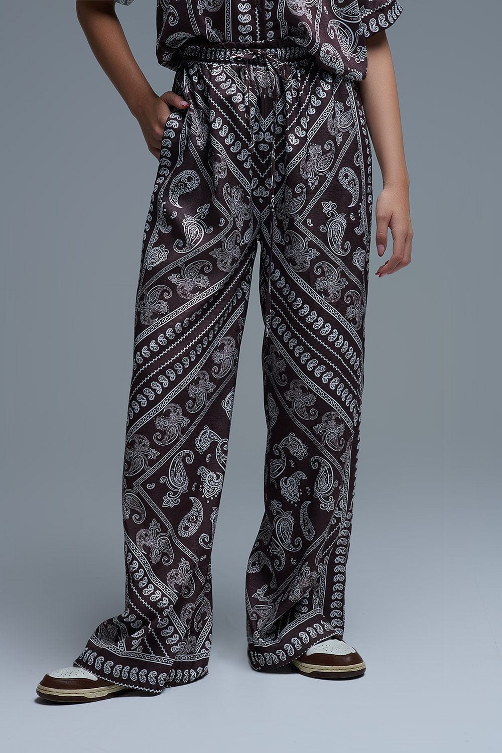 Q2 Women's Pants & Trousers Relaxed Paisley Print Pants With Adjustable Drawstring In Brown