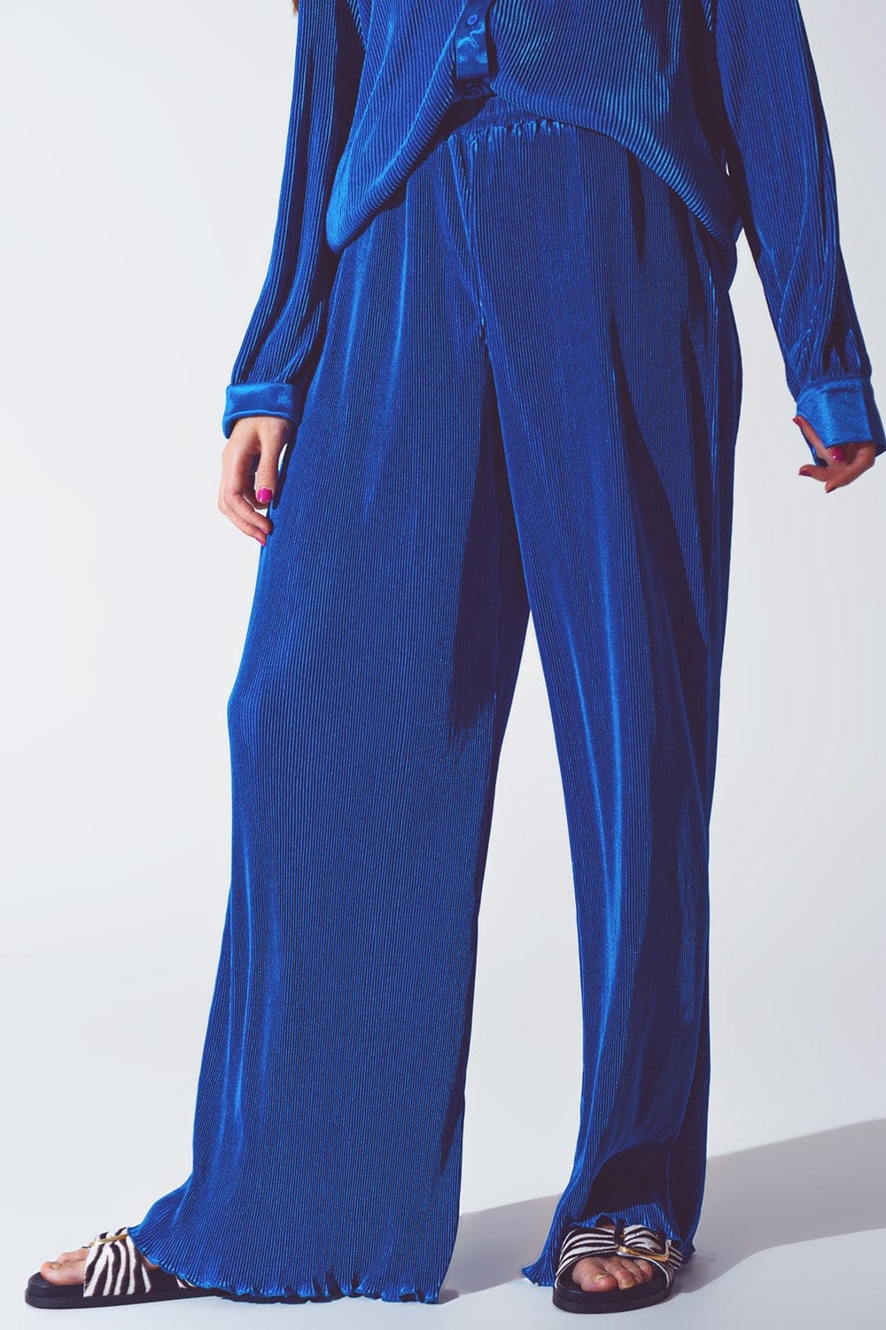 Q2 Women's Pants & Trousers Satin Pleated Wide Leg Pants in Blue