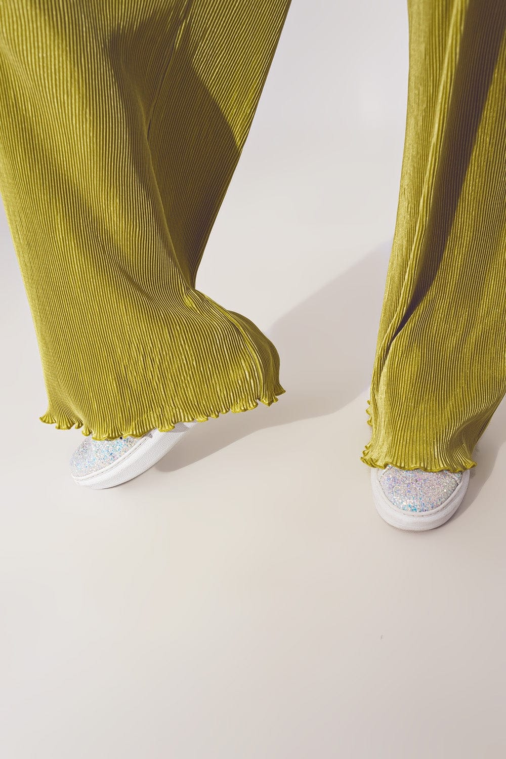 Q2 Women's Pants & Trousers Satin Pleated Wide Leg Pants in Green