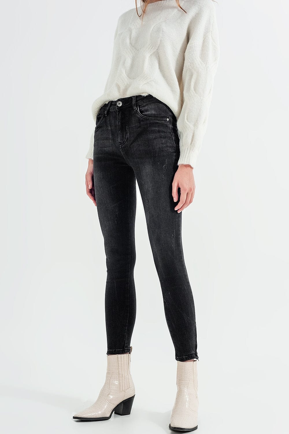 Q2 Women's Pants & Trousers Skinny Jeans with Ankle Zip in Black Wash