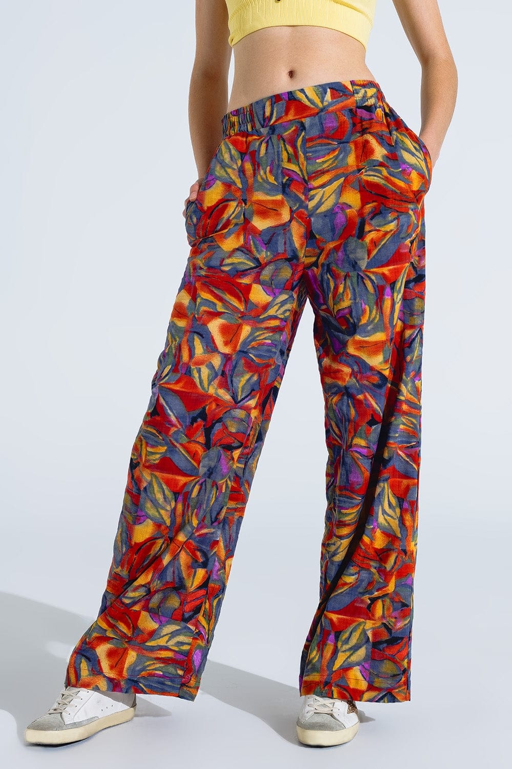 Q2 Women's Pants & Trousers Straight Leg Pants With Floral Multicolor Print In Shades Of Red