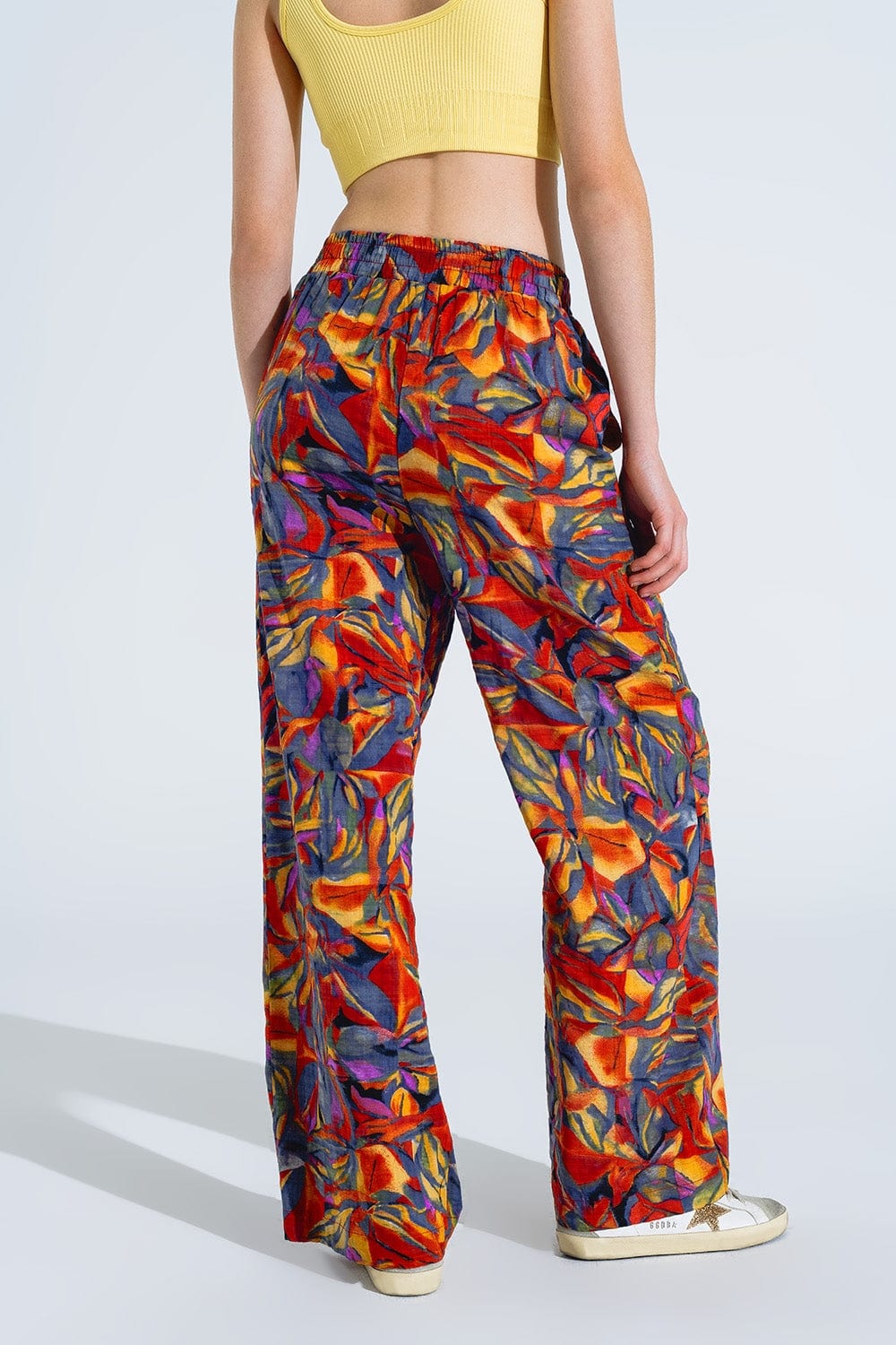 Q2 Women's Pants & Trousers Straight Leg Pants With Floral Multicolor Print In Shades Of Red