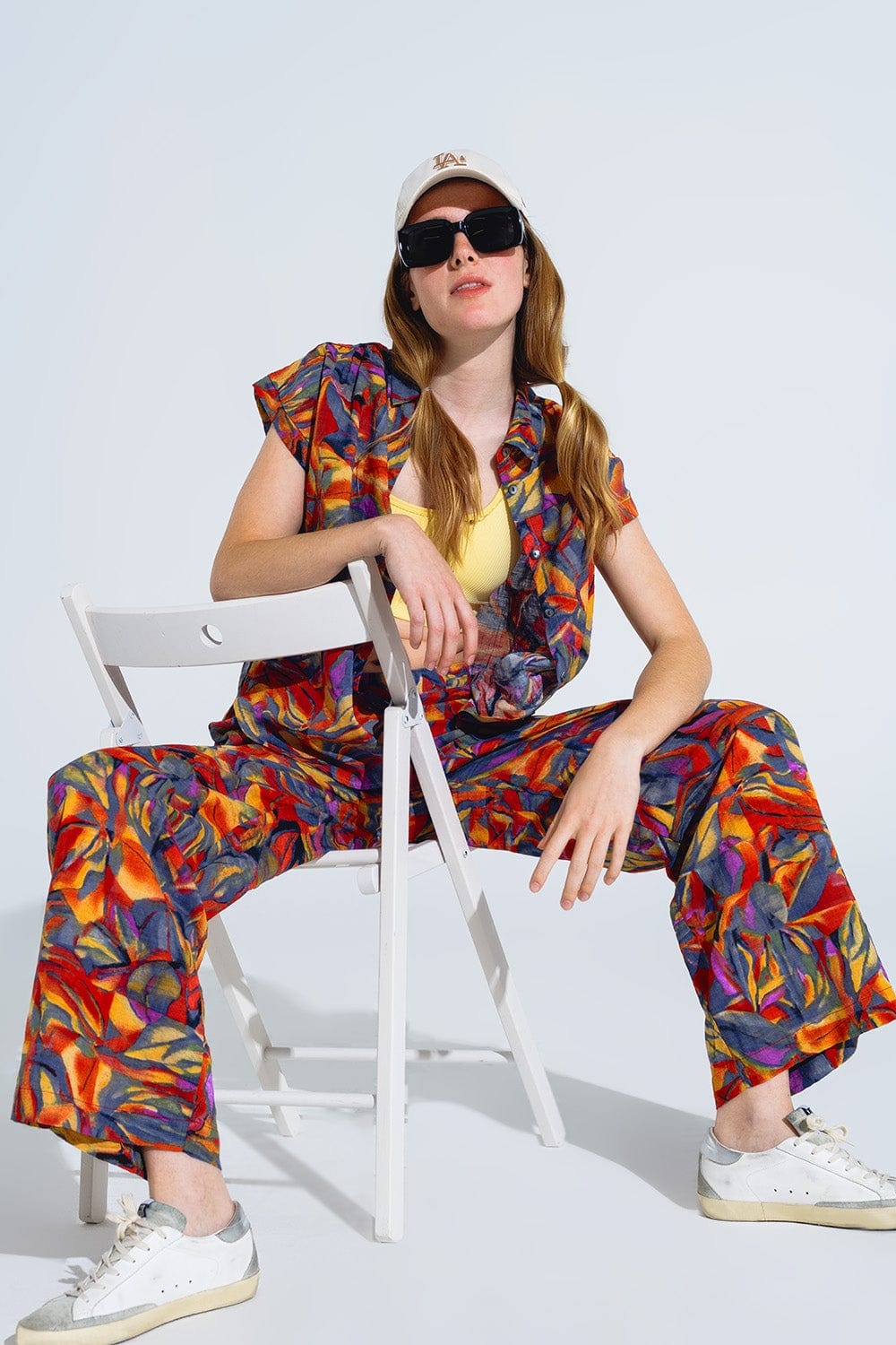Q2 Women's Pants & Trousers Straight Leg Pants With Floral Multicolor Print In Shades Of Red