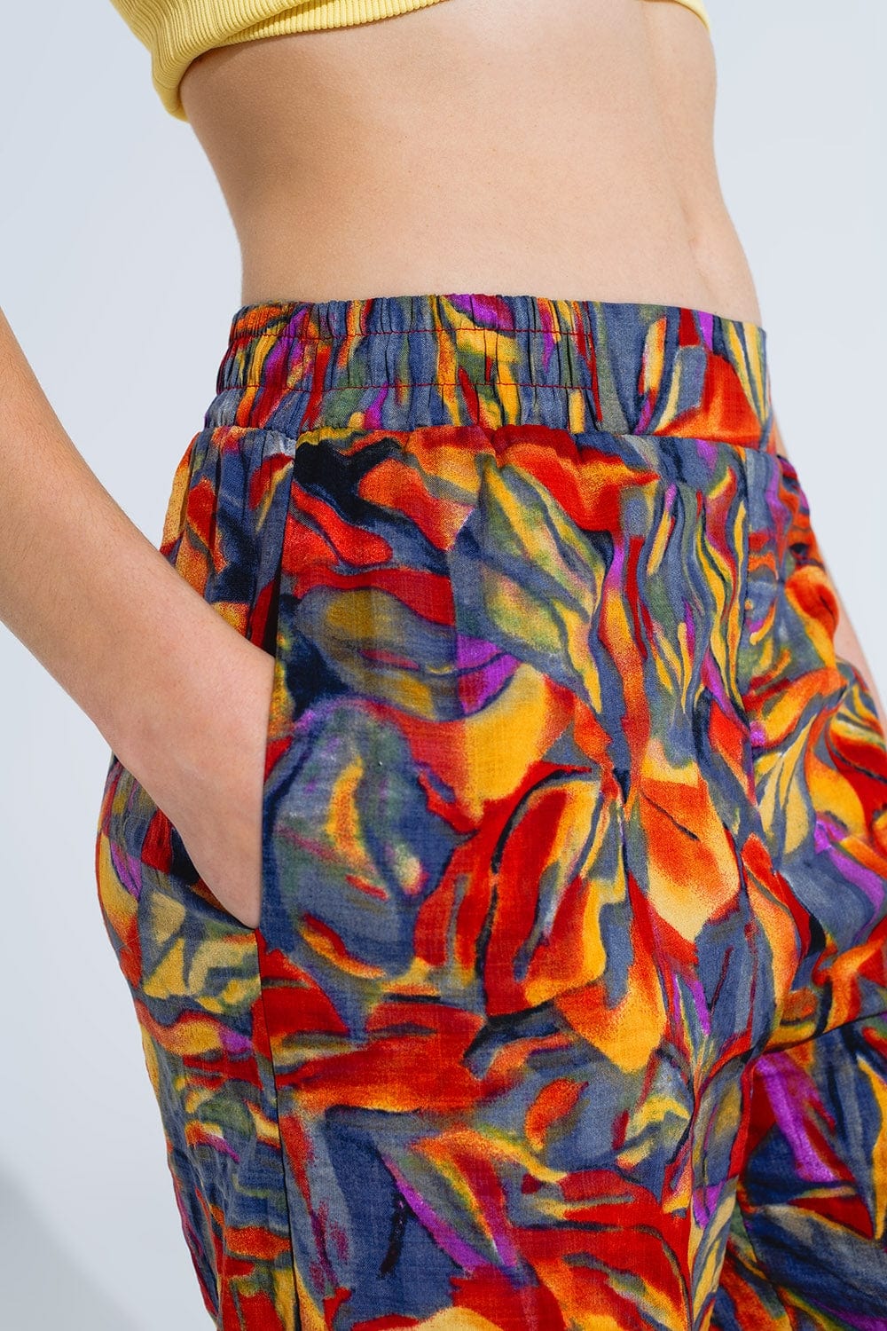 Q2 Women's Pants & Trousers Straight Leg Pants With Floral Multicolor Print In Shades Of Red