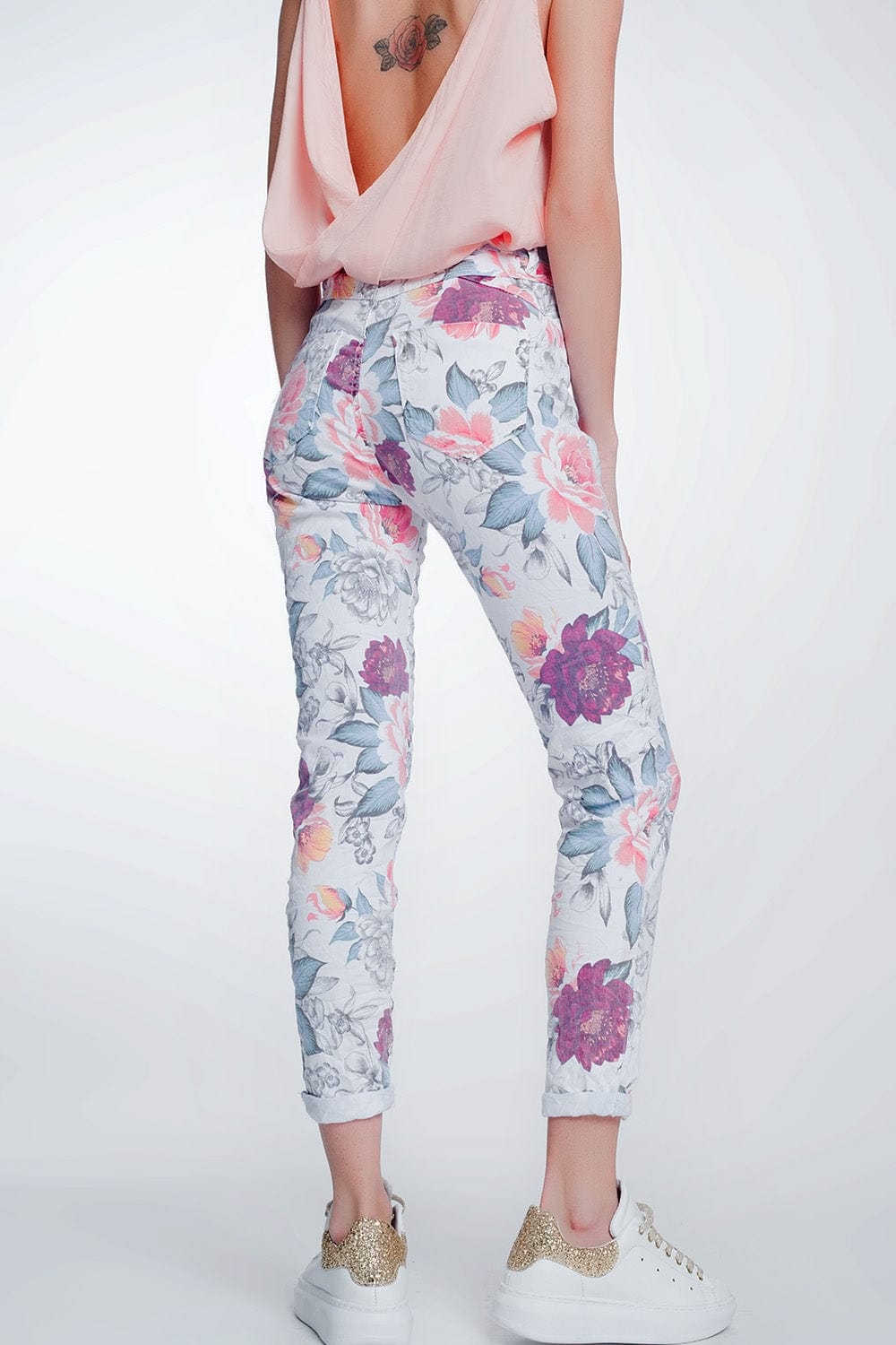 Q2 Women's Pants & Trousers White Boyfriend Jeans with Floral Print