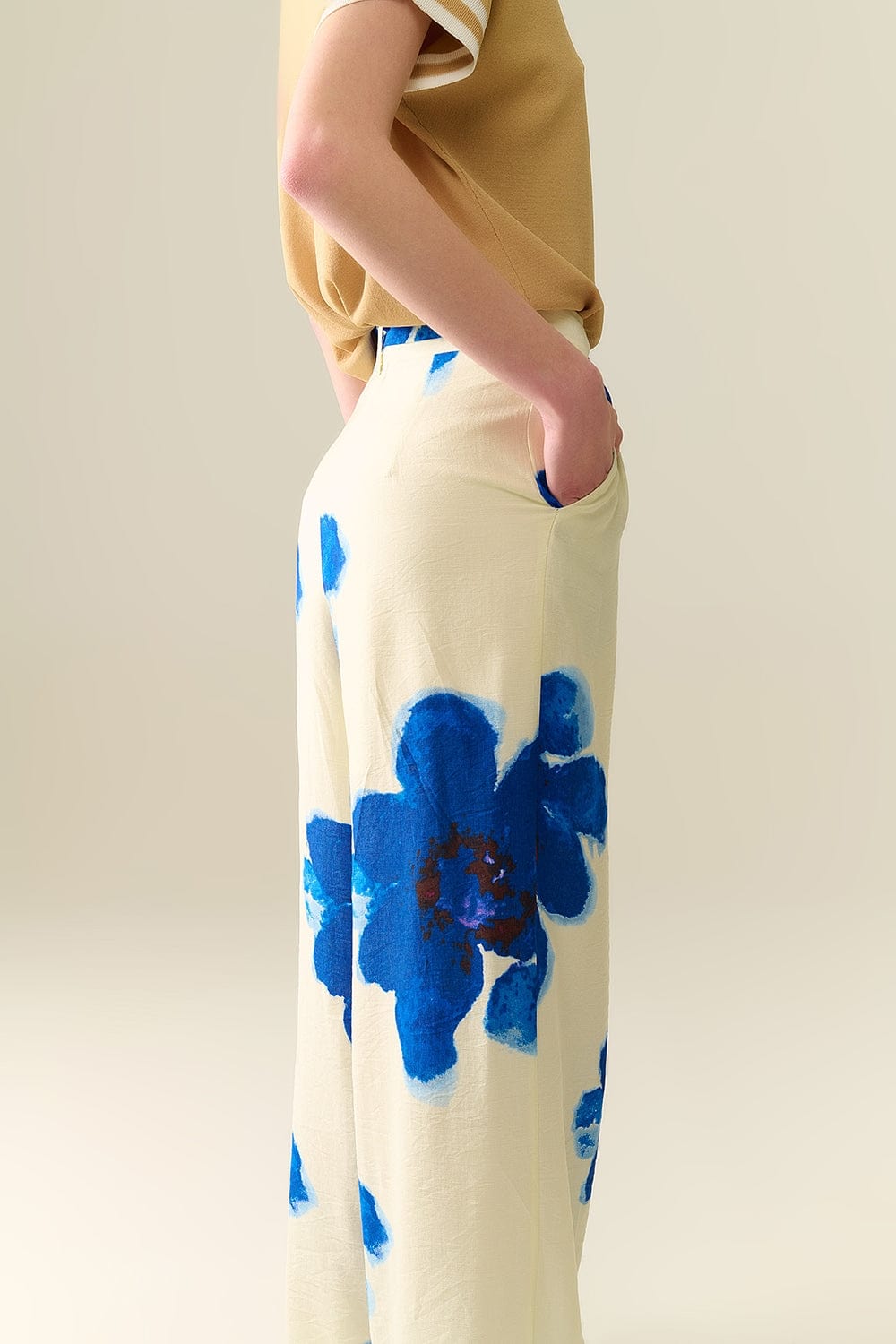 Q2 Women's Pants & Trousers White Palazzo Pants With Blue Tropial Flower Print And Matching Belt