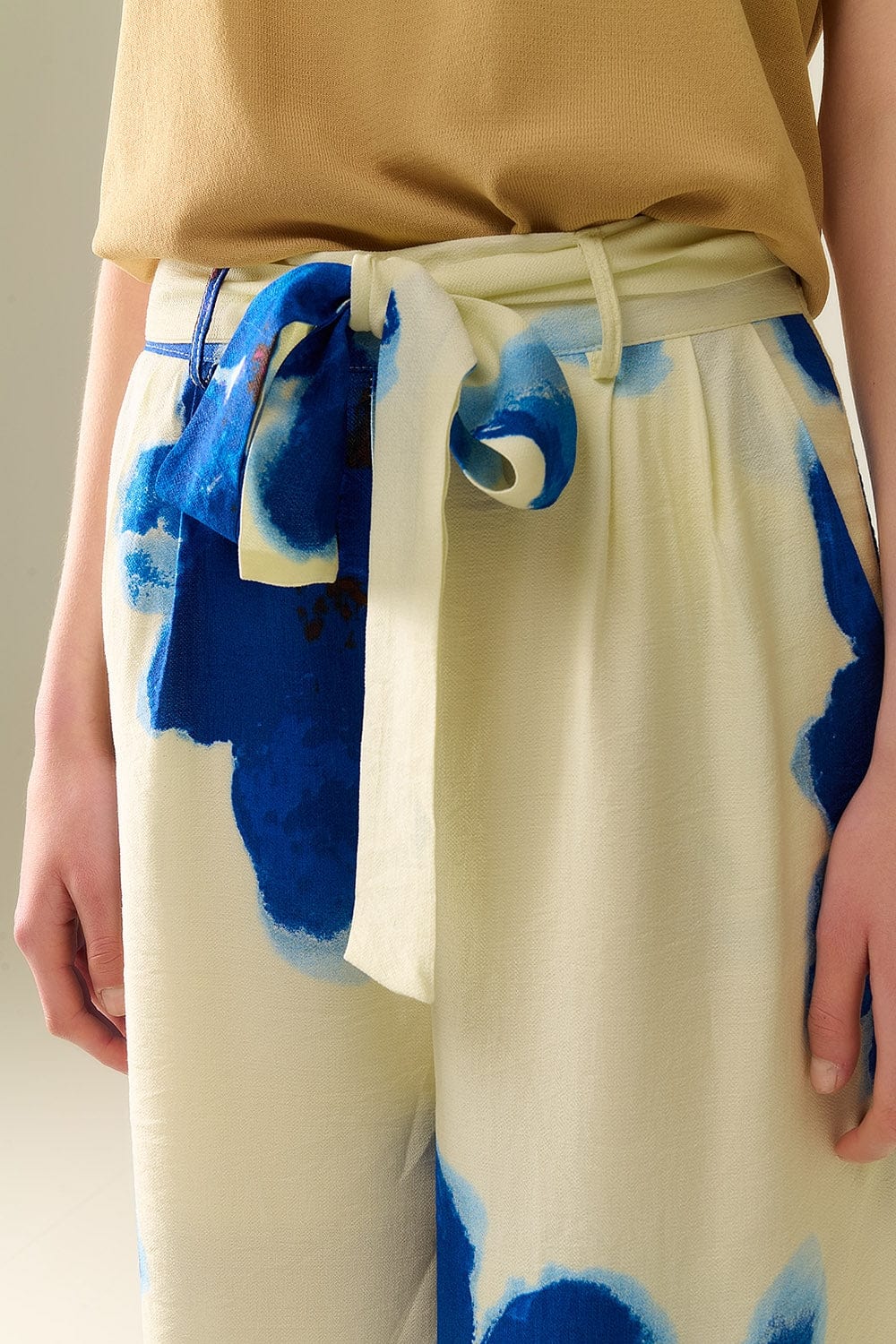 Q2 Women's Pants & Trousers White Palazzo Pants With Blue Tropial Flower Print And Matching Belt
