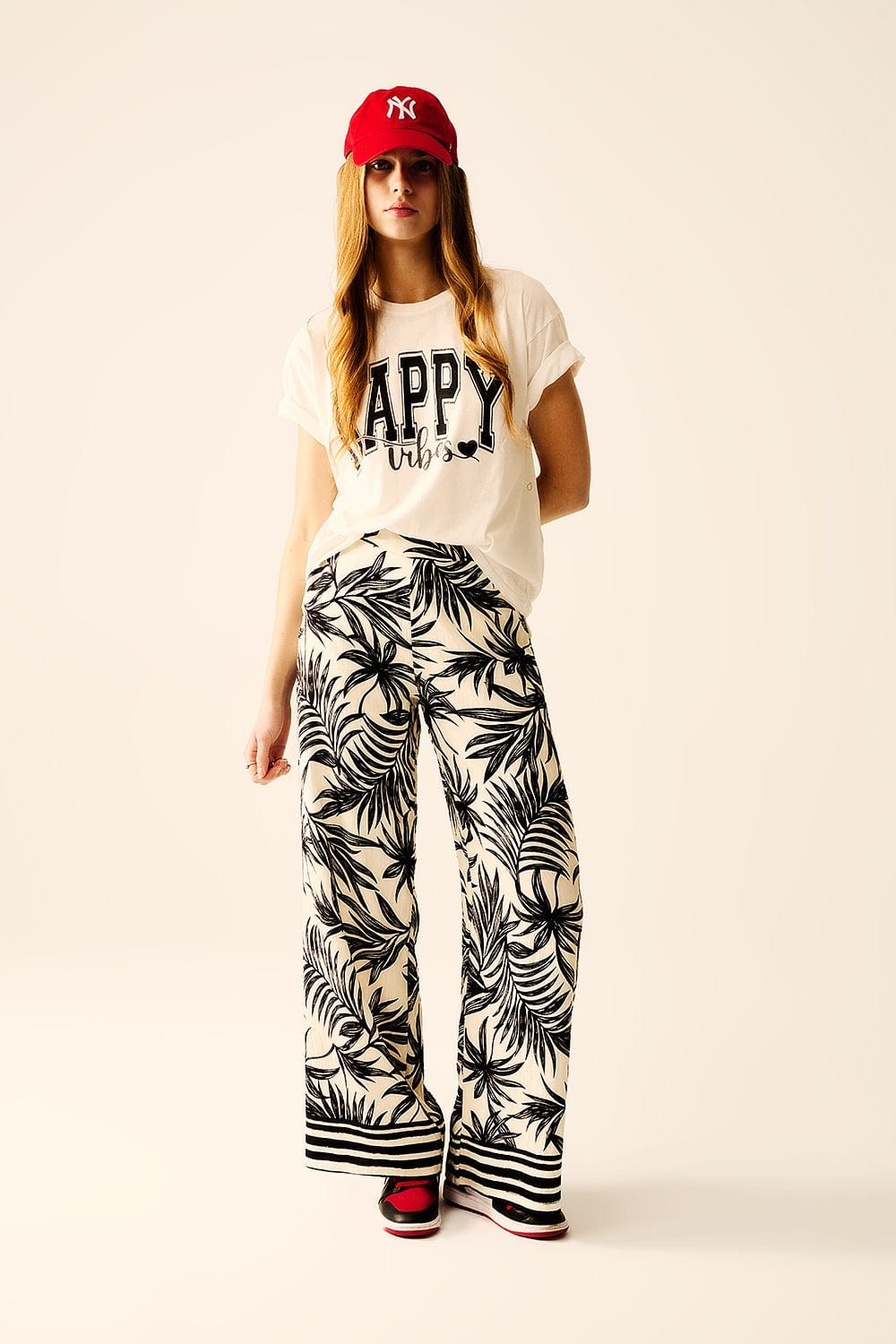 Q2 Women's Pants & Trousers Wide Leg Pants In White With Floral Detail In Black