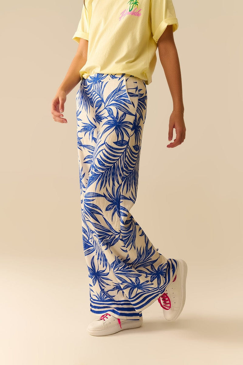 Q2 Women's Pants & Trousers Wide Leg Pants In White With Tropical Print In Blue