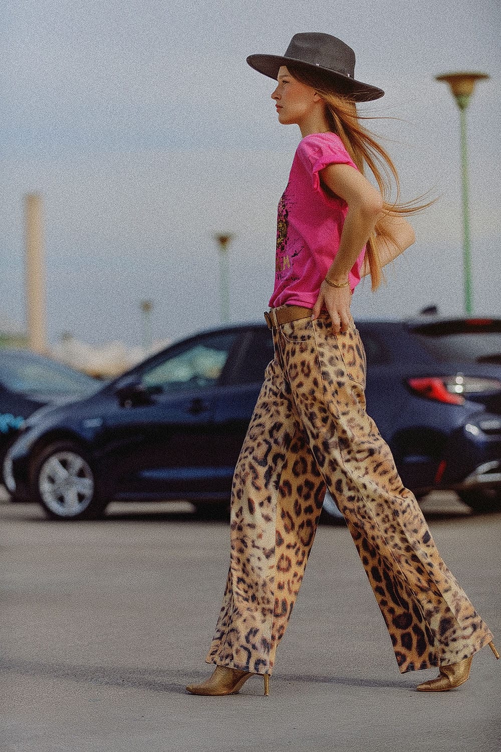Q2 Women's Pants & Trousers Wide-Leg Tiger Print Pants With Double Side Seams