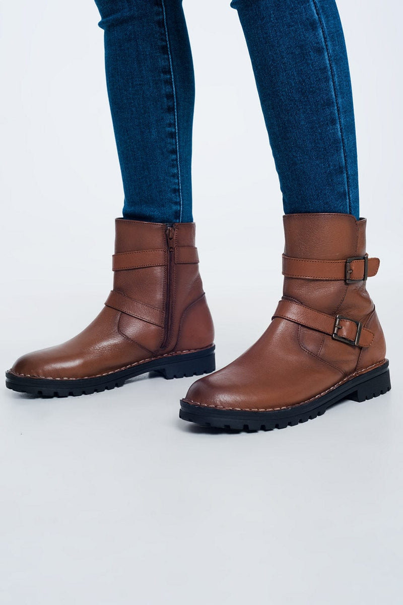 Q2 Women's Shoe Brown buckled boots
