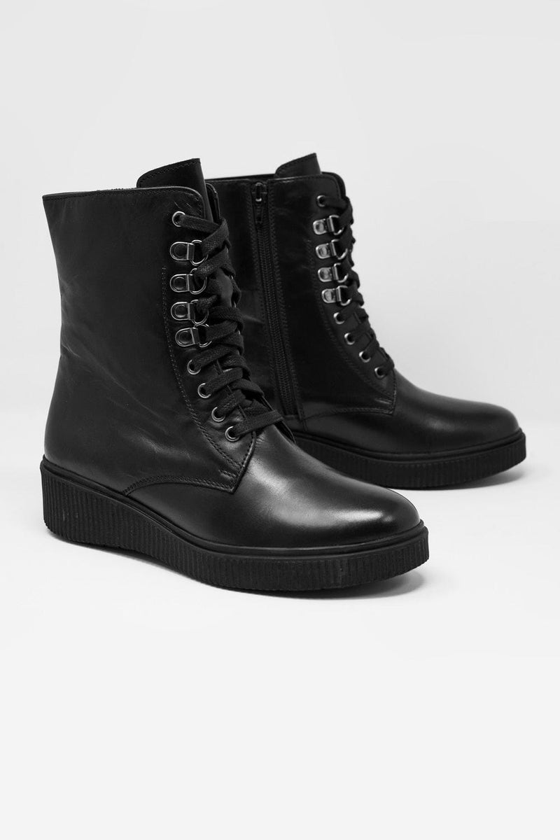 Q2 Women's Shoe Lace Up Boot in Black