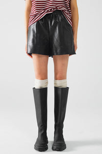 Q2 Women's Shorts Black Faux Leather Shorts With Gathering At The Waist With Drawstring