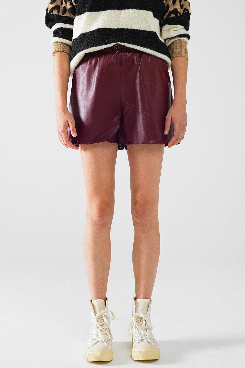 Q2 Women's Shorts Burgundy Faux Leather Shorts With Gathering At The Waist With Drawstring