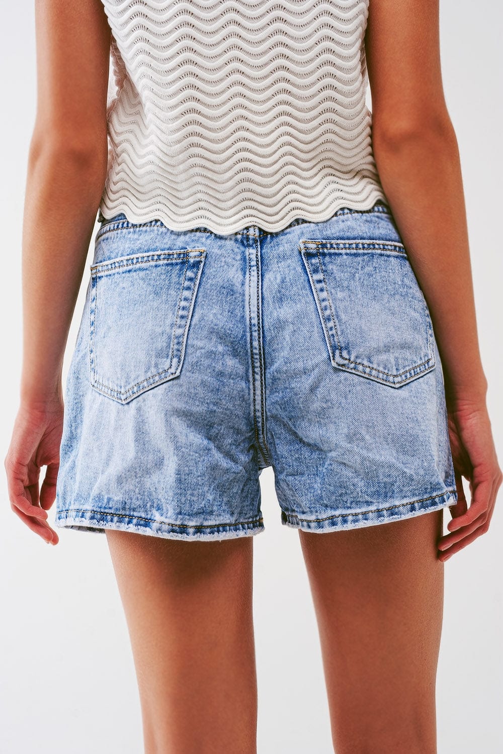 Q2 Women's Shorts Denim Short In Light Blue Wash