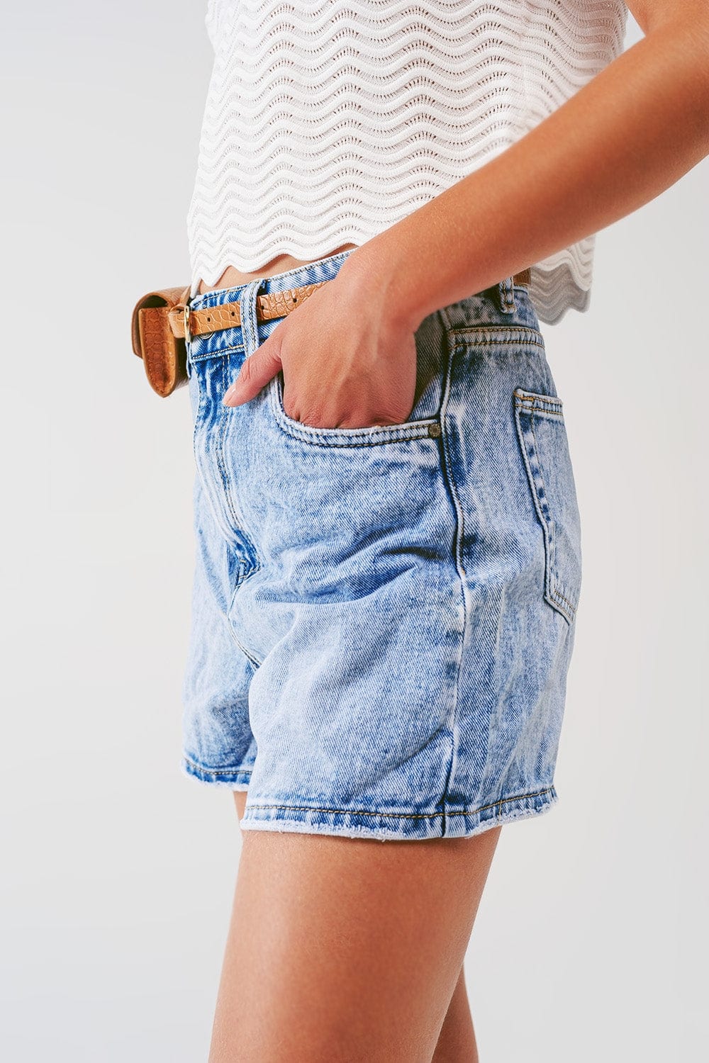 Q2 Women's Shorts Denim Short In Light Blue Wash