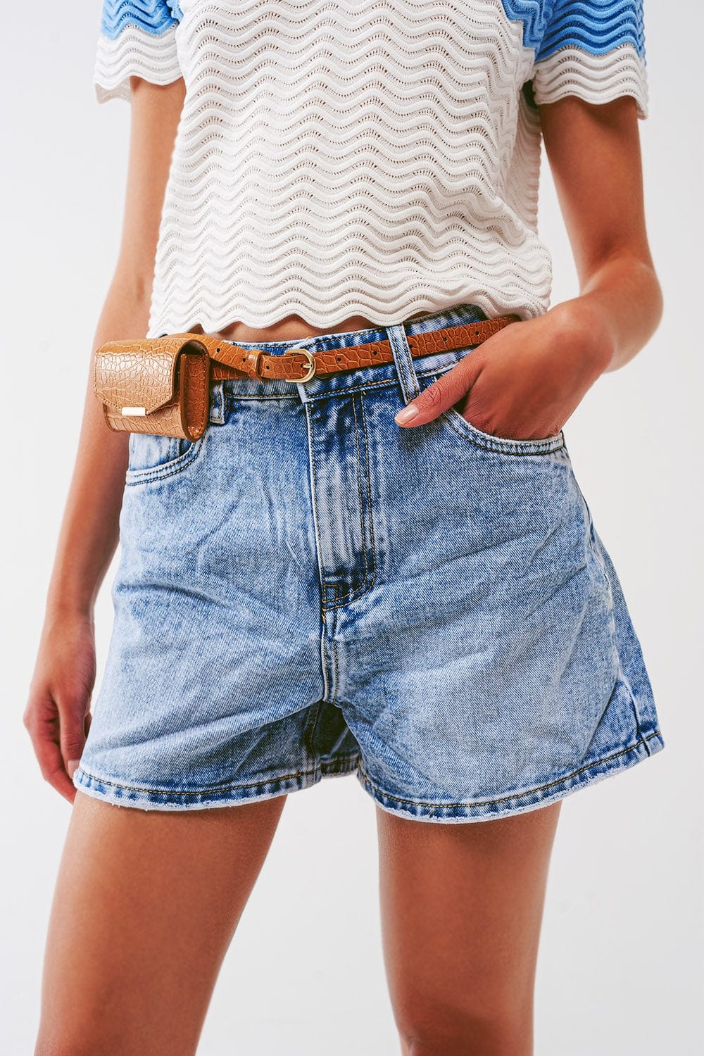 Q2 Women's Shorts Denim Short In Light Blue Wash