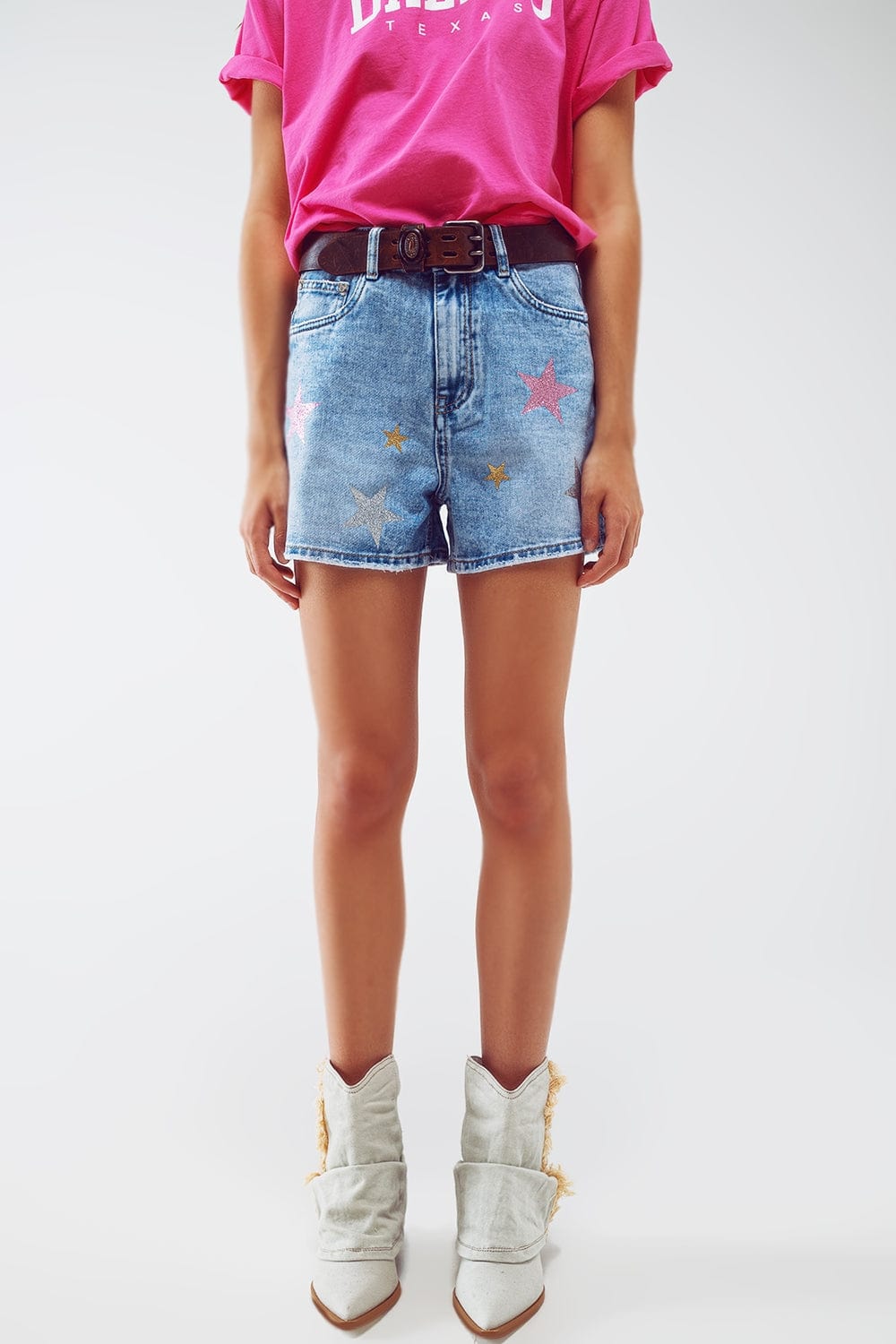 Q2 Women's Shorts Denim Shorts With Laminated Stars In Light Wash