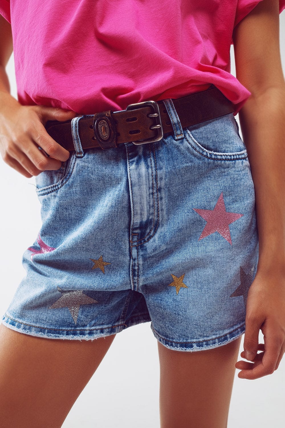 Q2 Women's Shorts Denim Shorts With Laminated Stars In Light Wash