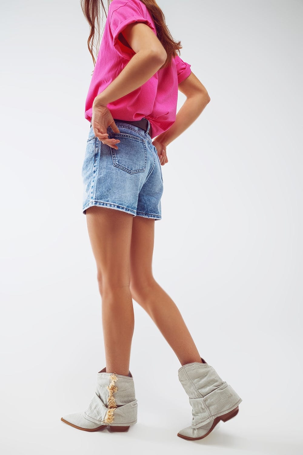 Q2 Women's Shorts Denim Shorts With Laminated Stars In Light Wash