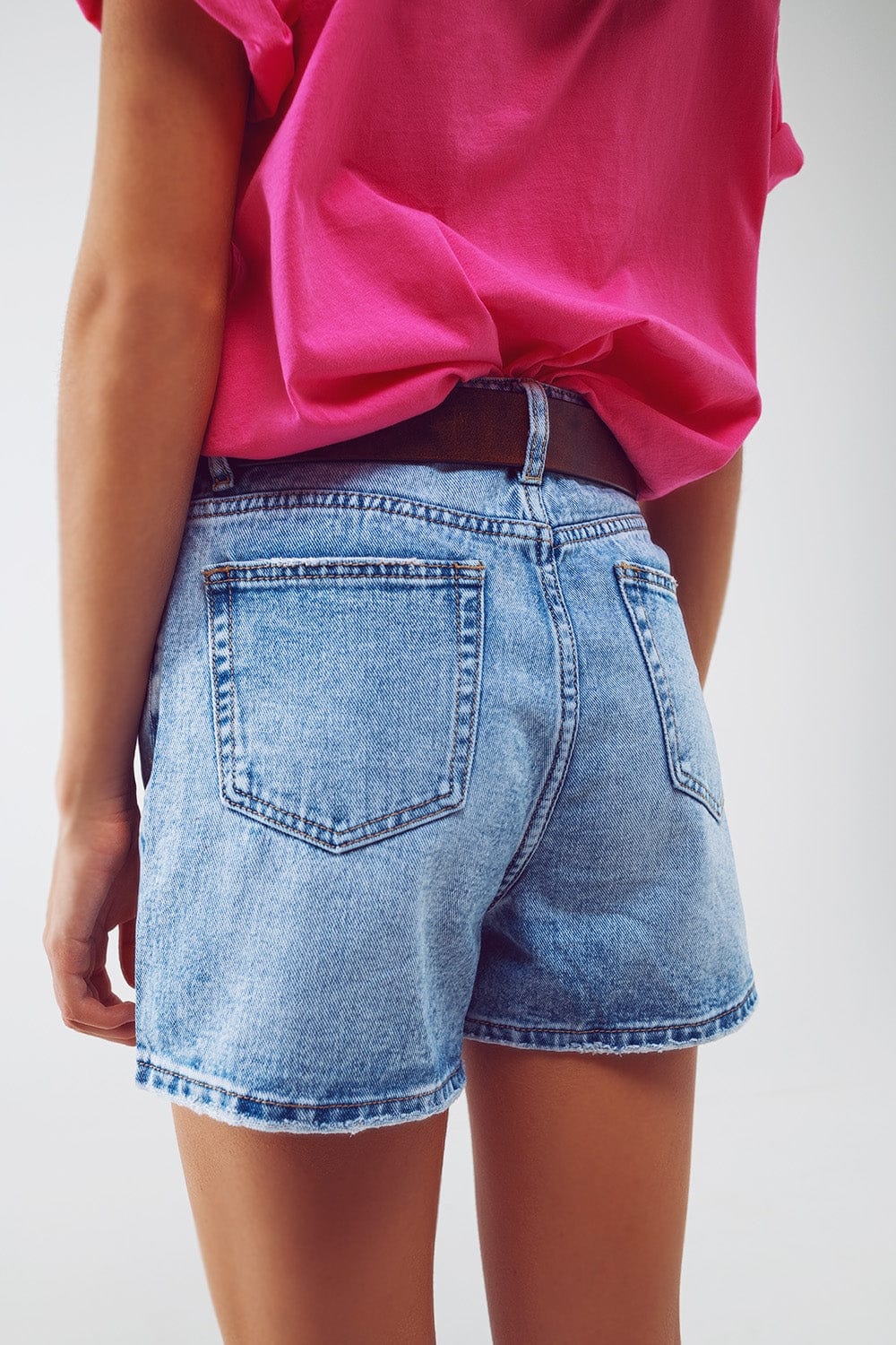 Q2 Women's Shorts Denim Shorts With Laminated Stars In Light Wash