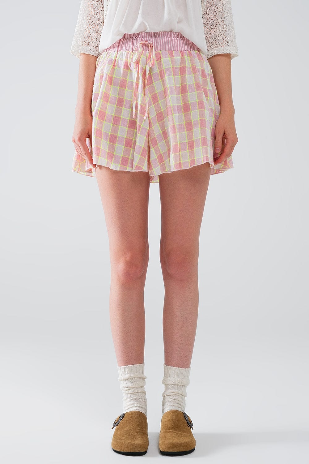 Q2 Women's Shorts Pink Checkered Print Shorts With Tight-Fitting Waist Detail