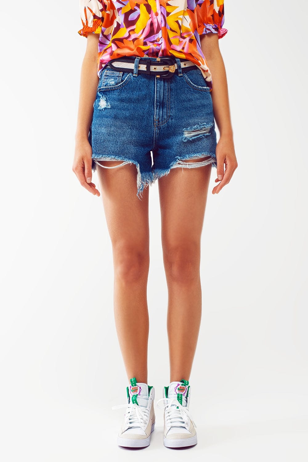 Q2 Women's Shorts Short Distressed Jeans in Mid Wash