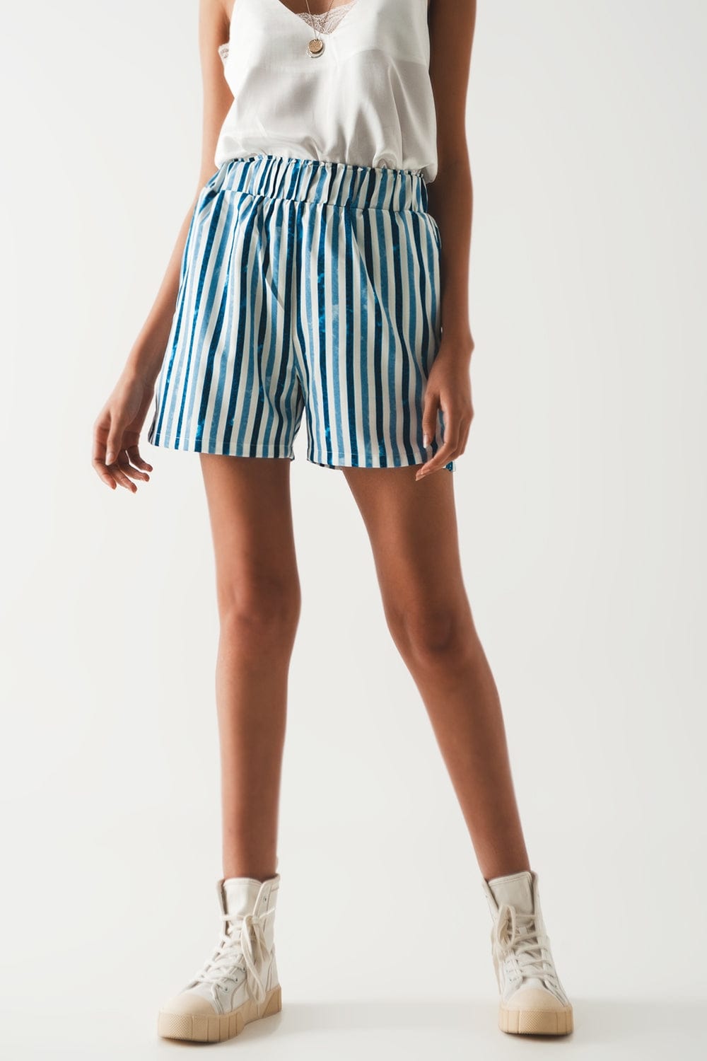 Q2 Women's Shorts Shorts with Elastic Waist in Blue Stripes