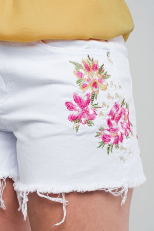 Q2 Women's Shorts White denim shorts with embroidered flowers