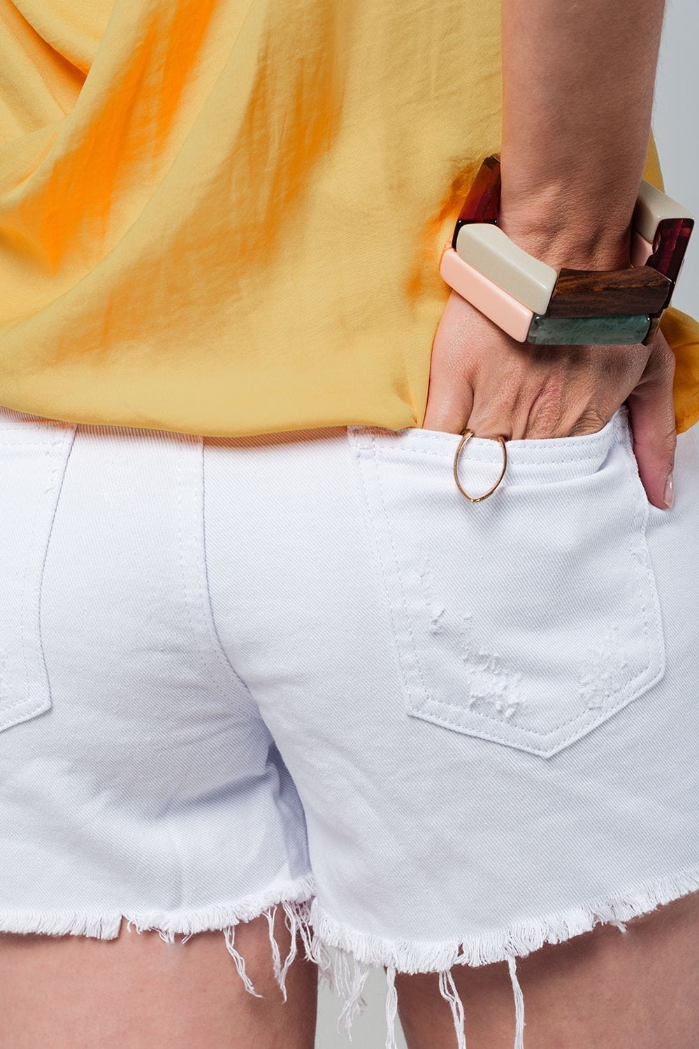 Q2 Women's Shorts White denim shorts with embroidered flowers