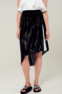 Q2 Women's Skirt Asymmetric hem skirt in black and gray print