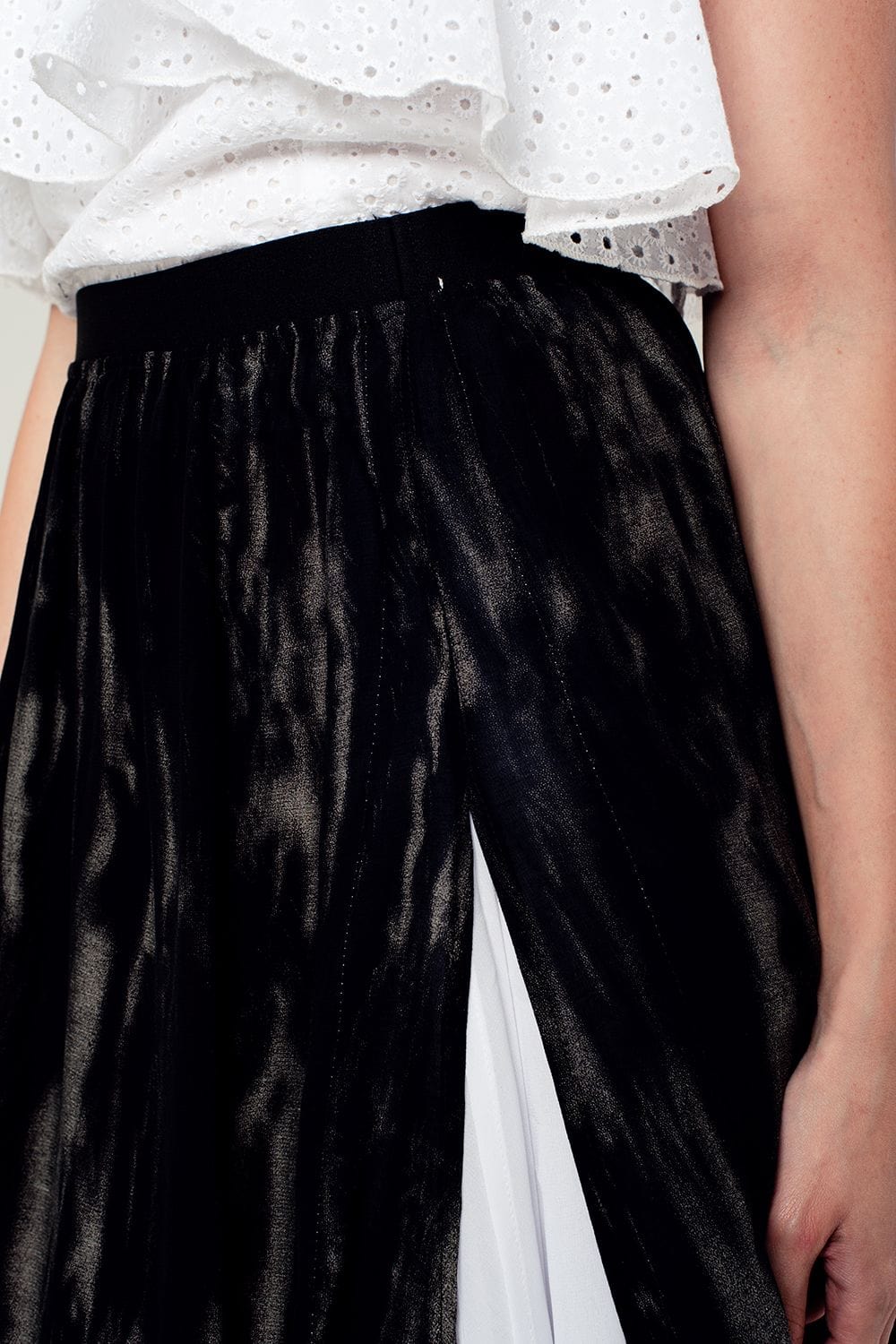 Q2 Women's Skirt Asymmetric hem skirt in black and gray print