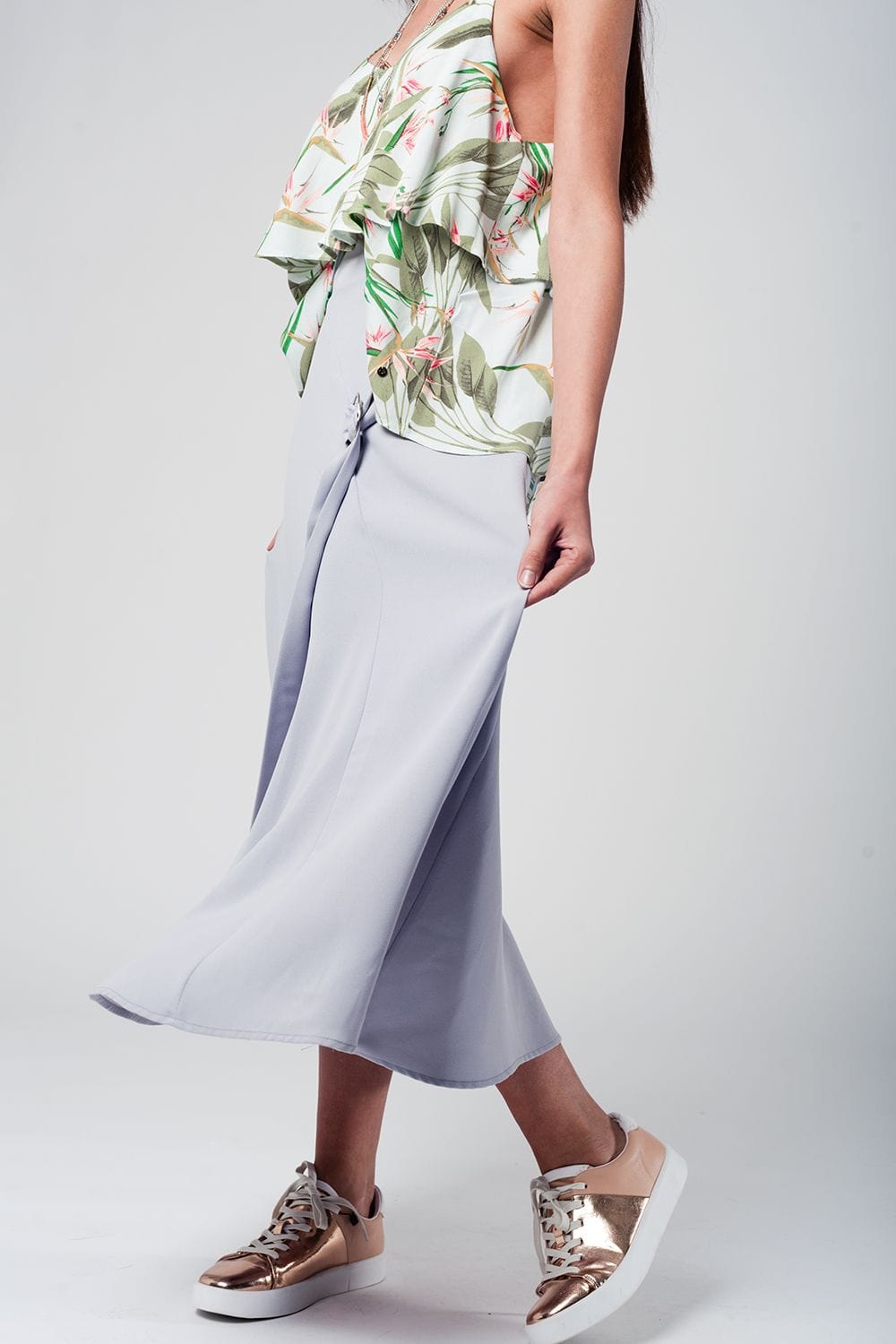 Q2 Women's Skirt Grey midi skirt with belt