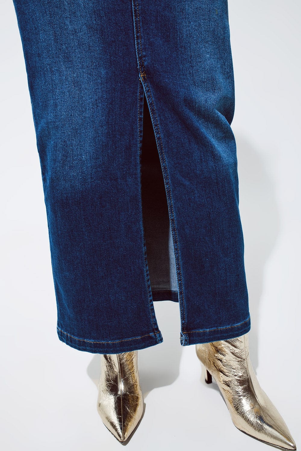 Q2 Women's Skirt Stretch Denim Maxi Skirt With Slit At The Front In Mid Wash