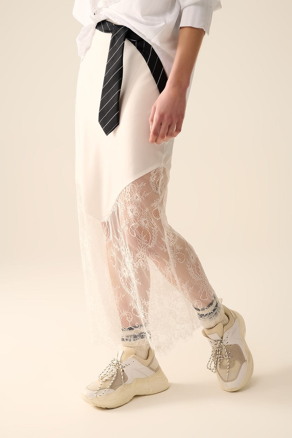 Q2 Women's Skirt White Satin Skirt With Lace At The Bottom
