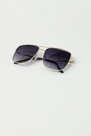Q2 Women's Sunglasses One Size / Black Aviator Vintage Sunglasses With Golden Rim