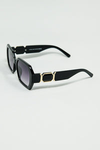 Q2 Women's Sunglasses One Size / Black Black Diamond-Shaped Sunglasses And Goldden Detail