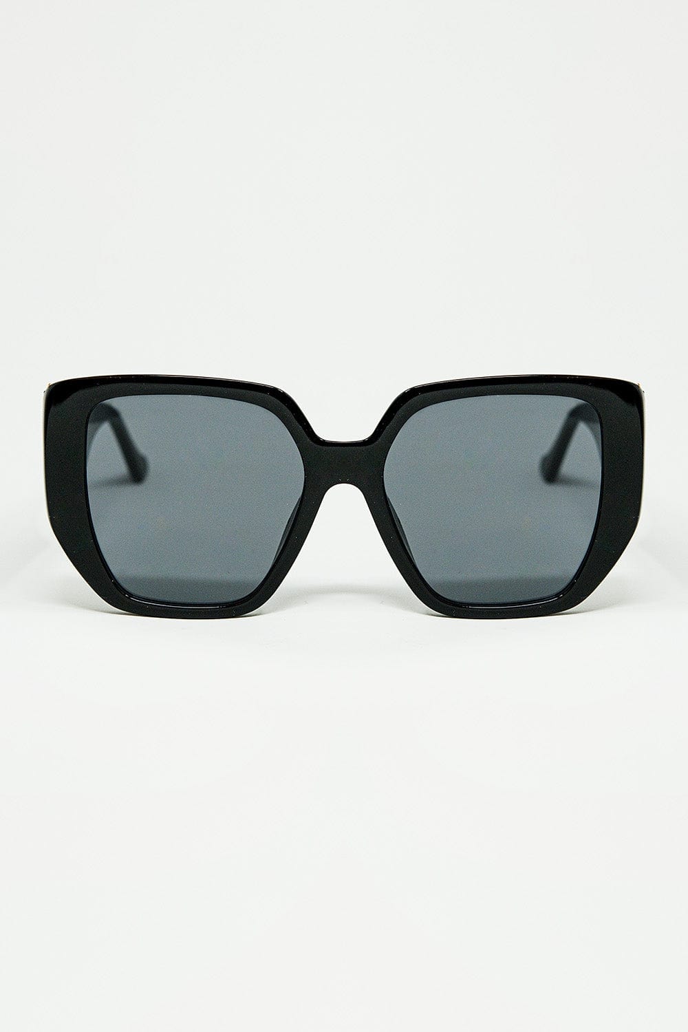 Q2 Women's Sunglasses One Size / Black Black Pin-Up Style Sunglasses With Geometric Design And Cat Eyes