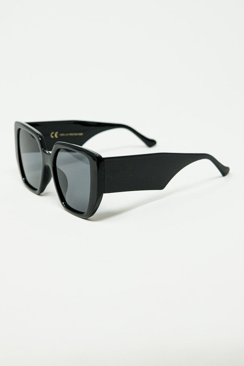 Q2 Women's Sunglasses One Size / Black Black Pin-Up Style Sunglasses With Geometric Design And Cat Eyes