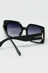 Q2 Women's Sunglasses One Size / Black Black Square Sunglasses With Gold Detail On The Side