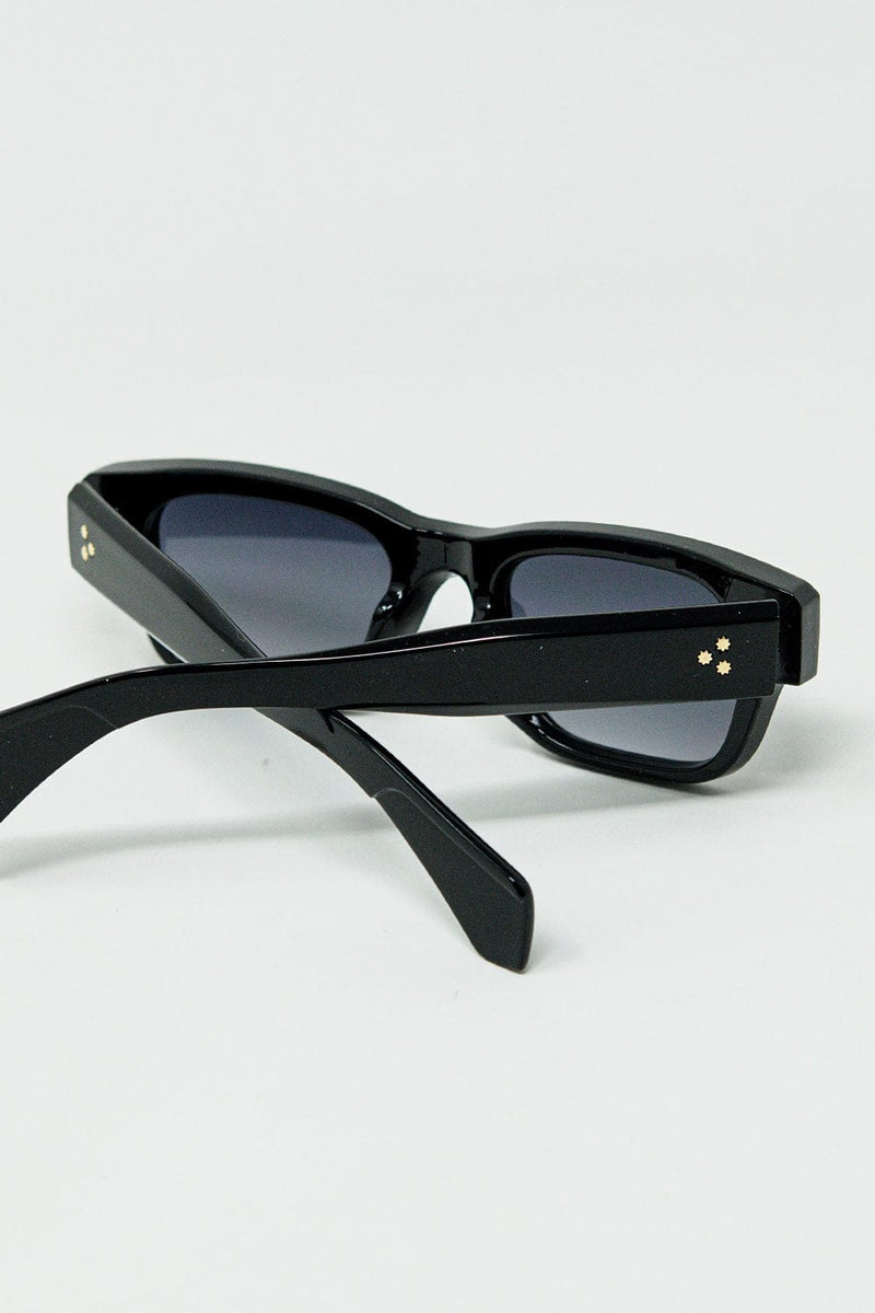 Q2 Women's Sunglasses One Size / Black Black Sunglasses With Oval Frame With Gold Detail