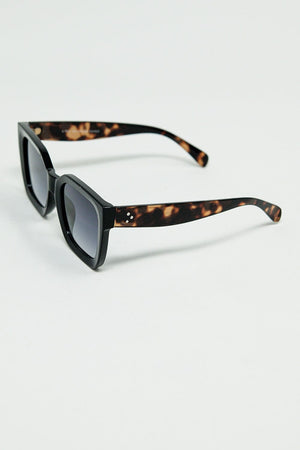 Q2 Women's Sunglasses One Size / Black Square Sunglasses With Animal Print On The Side