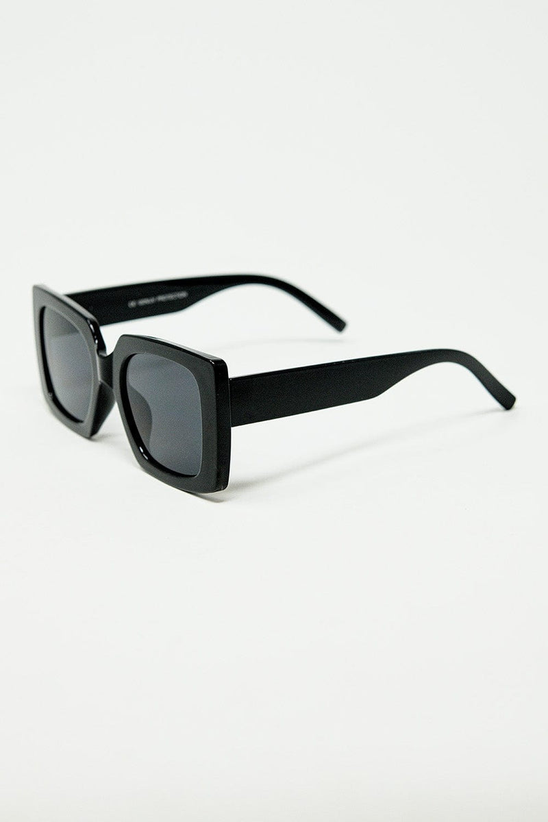 Q2 Women's Sunglasses One Size / Black Vintage Silhouette Sunglasses With A Subtle Angled Cat-Eye In Black
