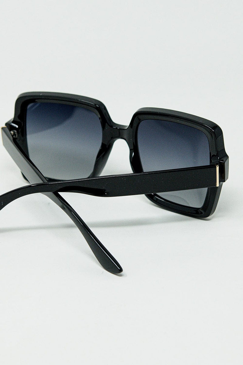 Q2 Women's Sunglasses One Size / Black Wide Square Frame Sunglasses With Gold Detail On The Temples