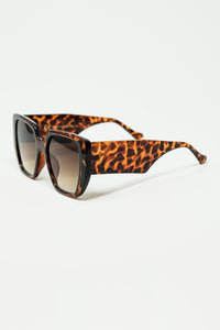 Q2 Women's Sunglasses One Size / Brown Brown Pin-Up Style Sunglasses With Geometric Design And Cat Eyes