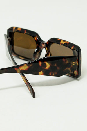 Q2 Women's Sunglasses One Size / Brown Square Sunglasses With Brown Abstract Print