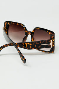 Q2 Women's Sunglasses One Size / Brown Tiger Print Square Sunglasses With Gold Detail On The Side